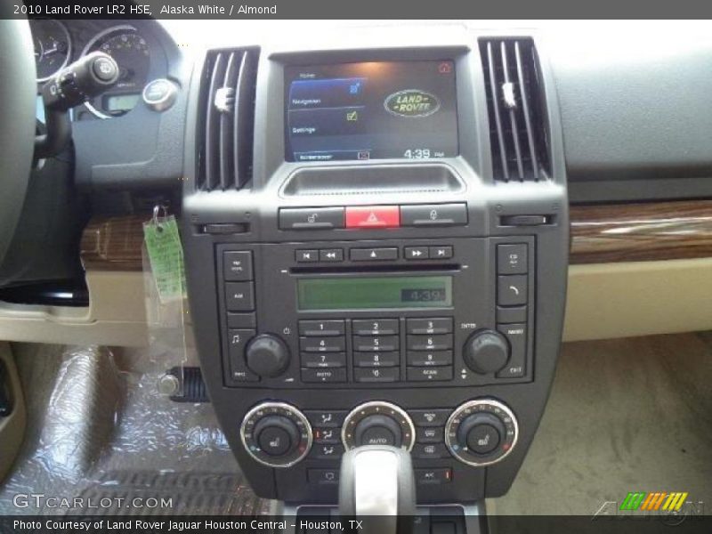 Alaska White / Almond 2010 Land Rover LR2 HSE