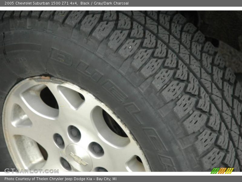 Black / Gray/Dark Charcoal 2005 Chevrolet Suburban 1500 Z71 4x4
