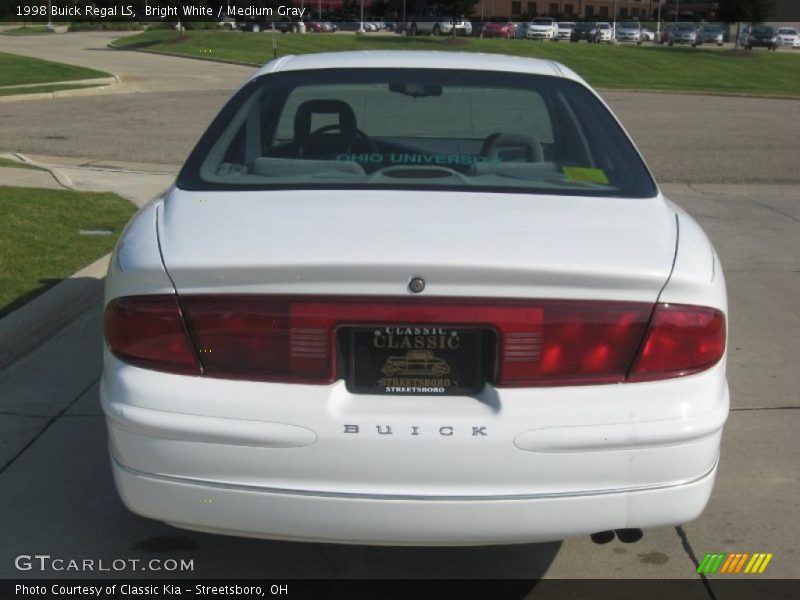 Bright White / Medium Gray 1998 Buick Regal LS