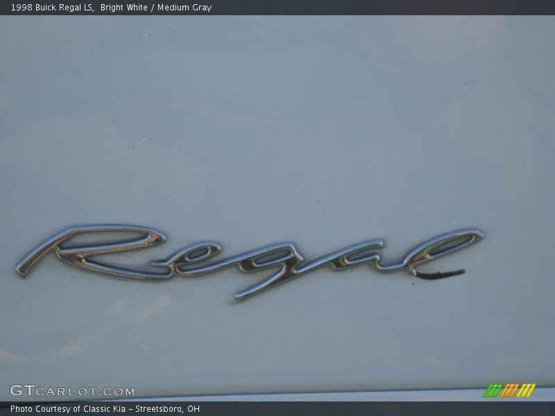 Bright White / Medium Gray 1998 Buick Regal LS