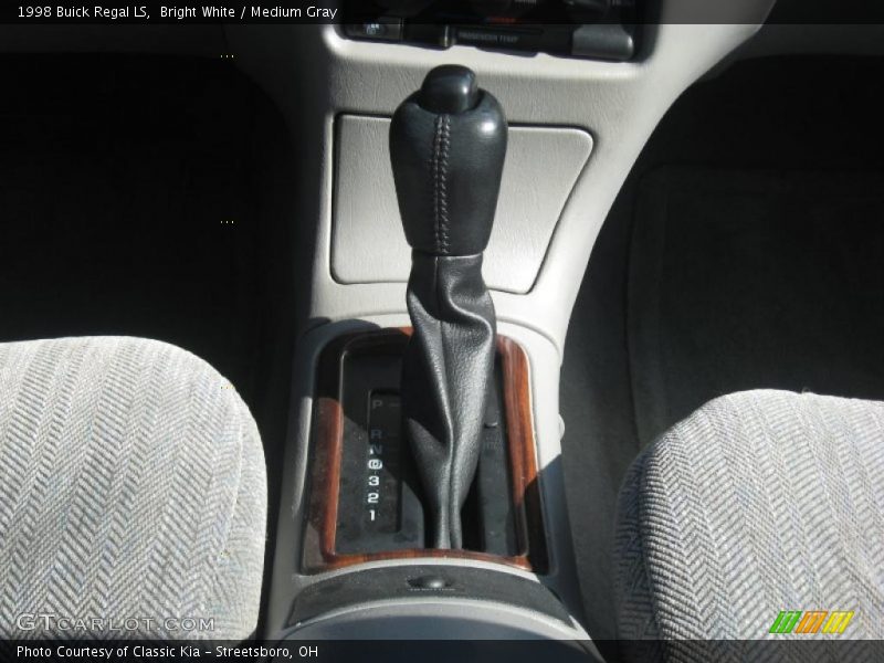 Bright White / Medium Gray 1998 Buick Regal LS