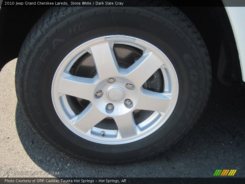 Stone White / Dark Slate Gray 2010 Jeep Grand Cherokee Laredo