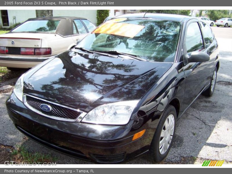 Pitch Black / Dark Flint/Light Flint 2005 Ford Focus ZX3 S Coupe