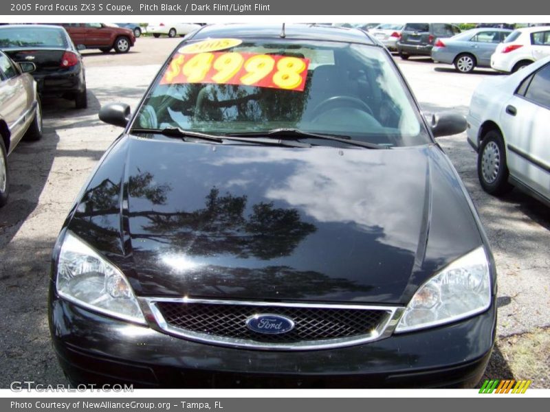 Pitch Black / Dark Flint/Light Flint 2005 Ford Focus ZX3 S Coupe