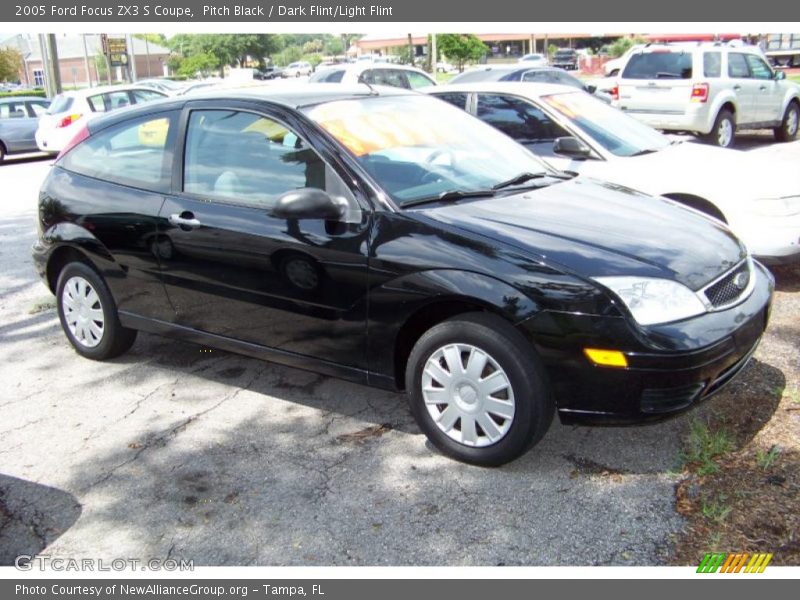 Pitch Black / Dark Flint/Light Flint 2005 Ford Focus ZX3 S Coupe