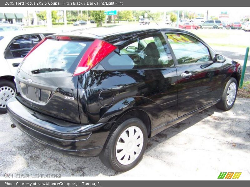 Pitch Black / Dark Flint/Light Flint 2005 Ford Focus ZX3 S Coupe