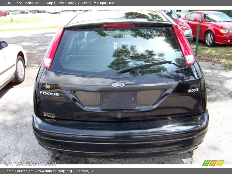 Pitch Black / Dark Flint/Light Flint 2005 Ford Focus ZX3 S Coupe
