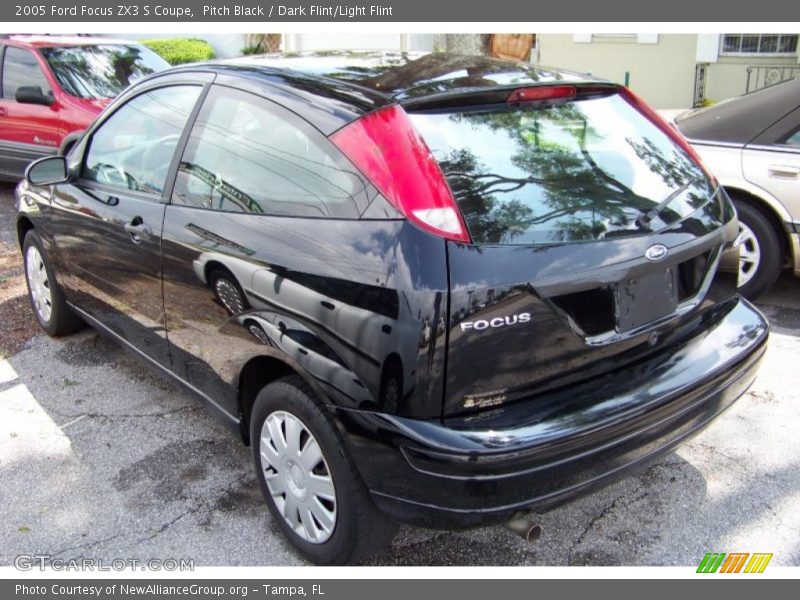 Pitch Black / Dark Flint/Light Flint 2005 Ford Focus ZX3 S Coupe