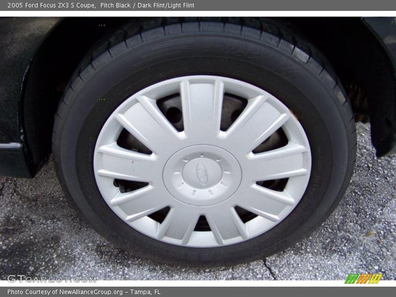 Pitch Black / Dark Flint/Light Flint 2005 Ford Focus ZX3 S Coupe