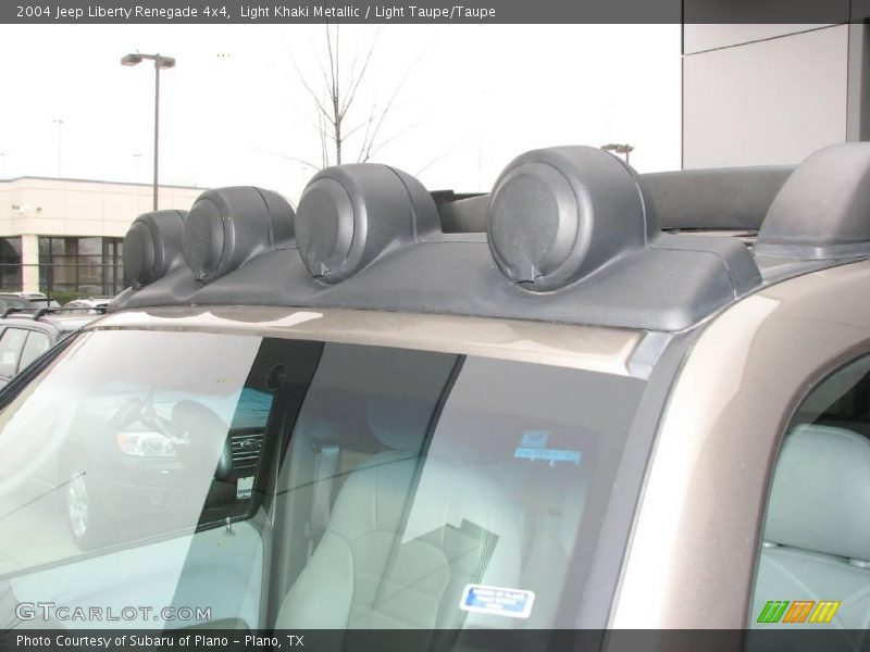 Light Khaki Metallic / Light Taupe/Taupe 2004 Jeep Liberty Renegade 4x4