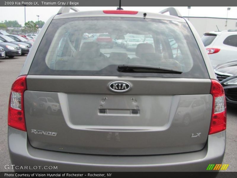 Titanium Gray / Beige 2009 Kia Rondo LX