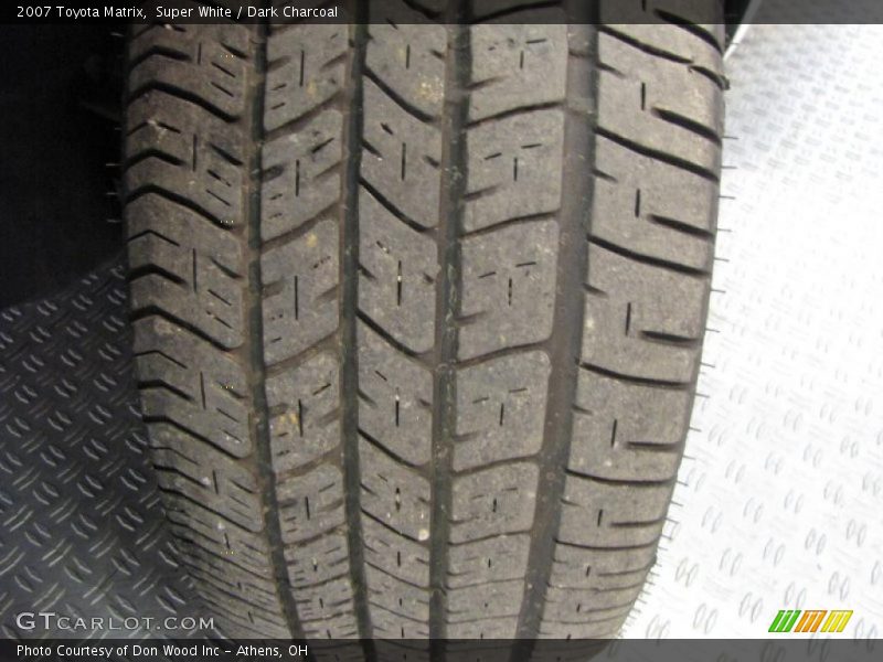 Super White / Dark Charcoal 2007 Toyota Matrix
