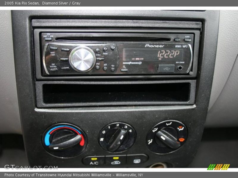 Diamond Silver / Gray 2005 Kia Rio Sedan