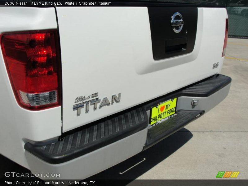 White / Graphite/Titanium 2006 Nissan Titan XE King Cab