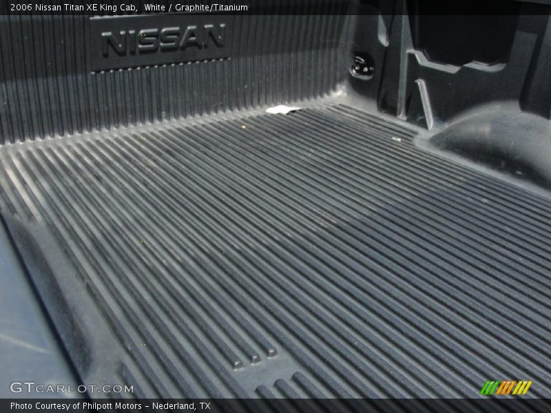 White / Graphite/Titanium 2006 Nissan Titan XE King Cab