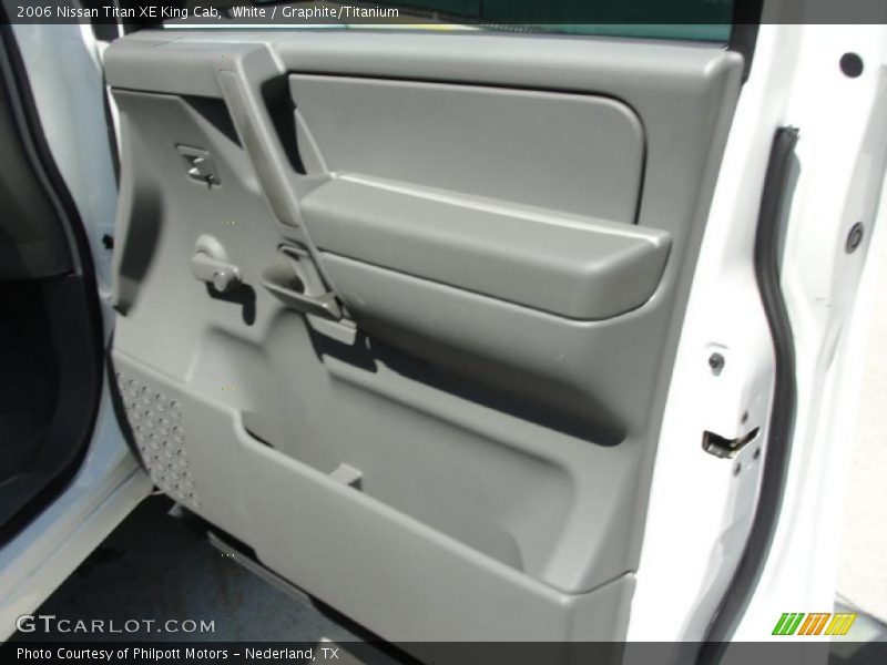 White / Graphite/Titanium 2006 Nissan Titan XE King Cab