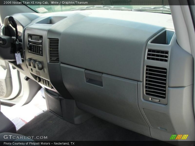 White / Graphite/Titanium 2006 Nissan Titan XE King Cab