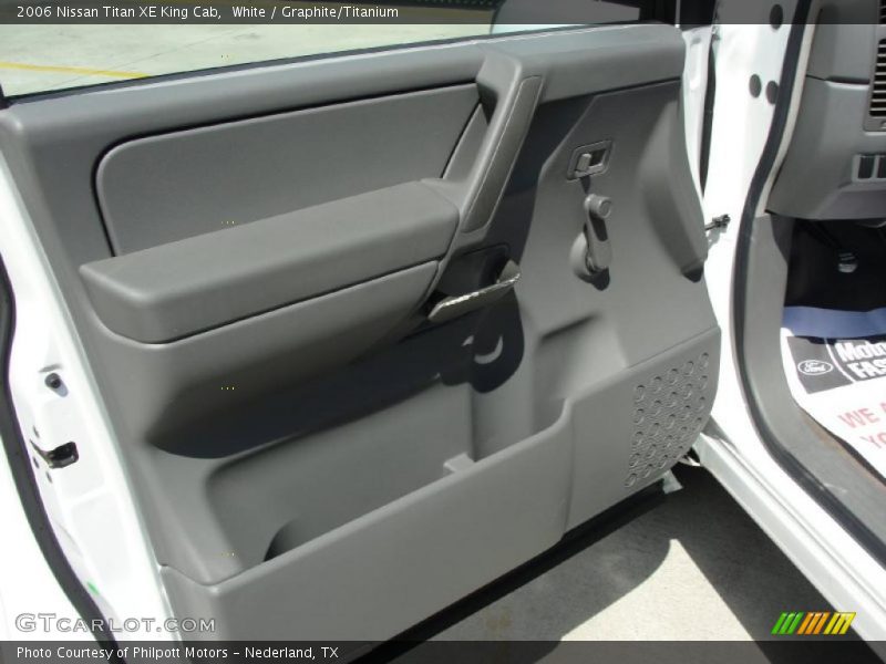 White / Graphite/Titanium 2006 Nissan Titan XE King Cab