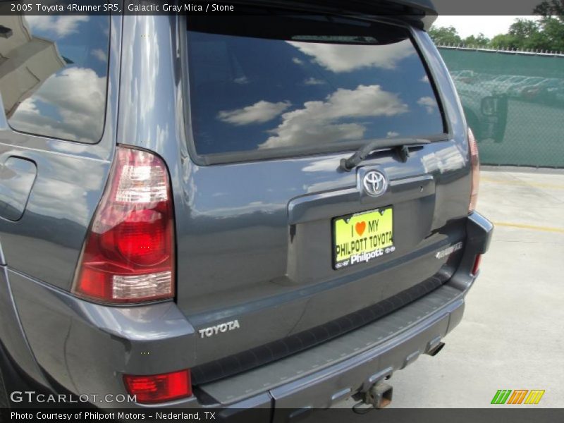 Galactic Gray Mica / Stone 2005 Toyota 4Runner SR5