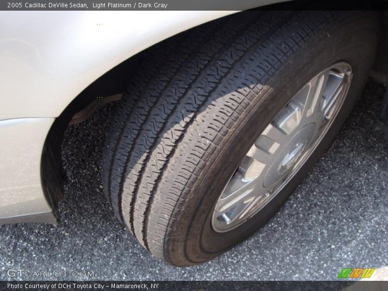 Light Platinum / Dark Gray 2005 Cadillac DeVille Sedan