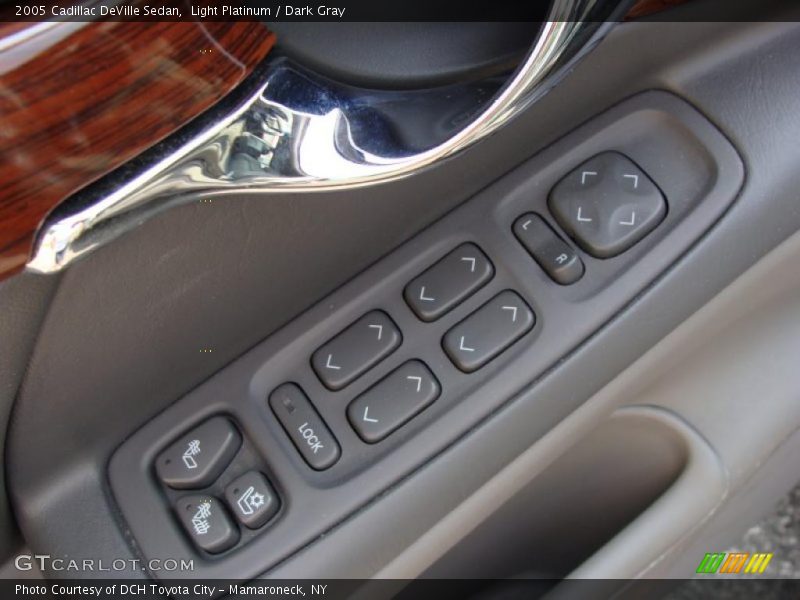 Light Platinum / Dark Gray 2005 Cadillac DeVille Sedan