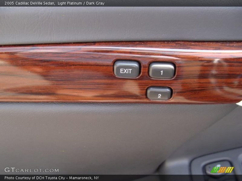 Light Platinum / Dark Gray 2005 Cadillac DeVille Sedan