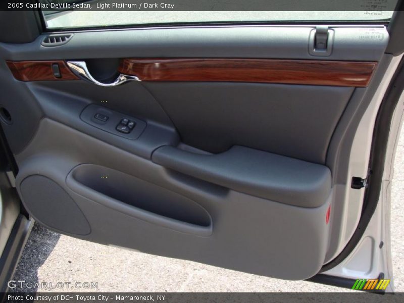Light Platinum / Dark Gray 2005 Cadillac DeVille Sedan