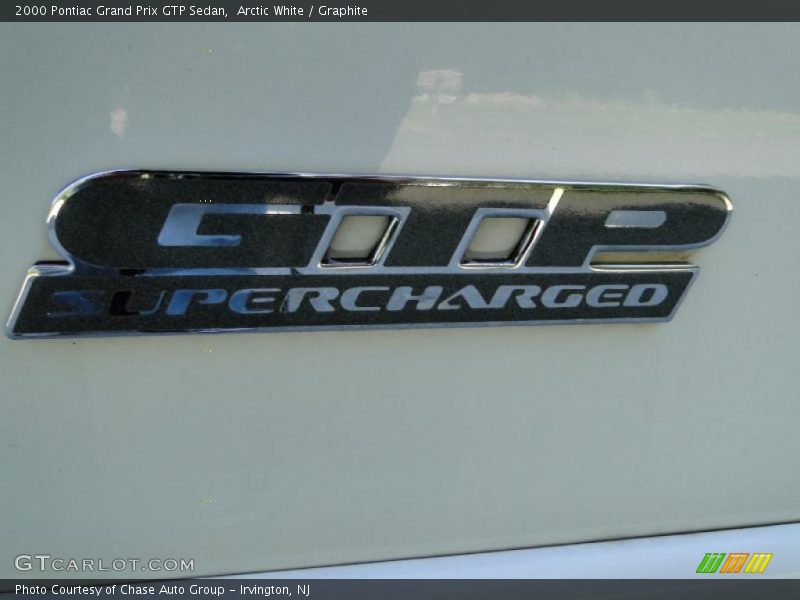 Arctic White / Graphite 2000 Pontiac Grand Prix GTP Sedan