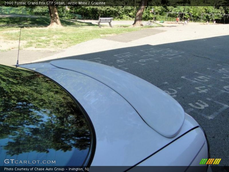 Arctic White / Graphite 2000 Pontiac Grand Prix GTP Sedan
