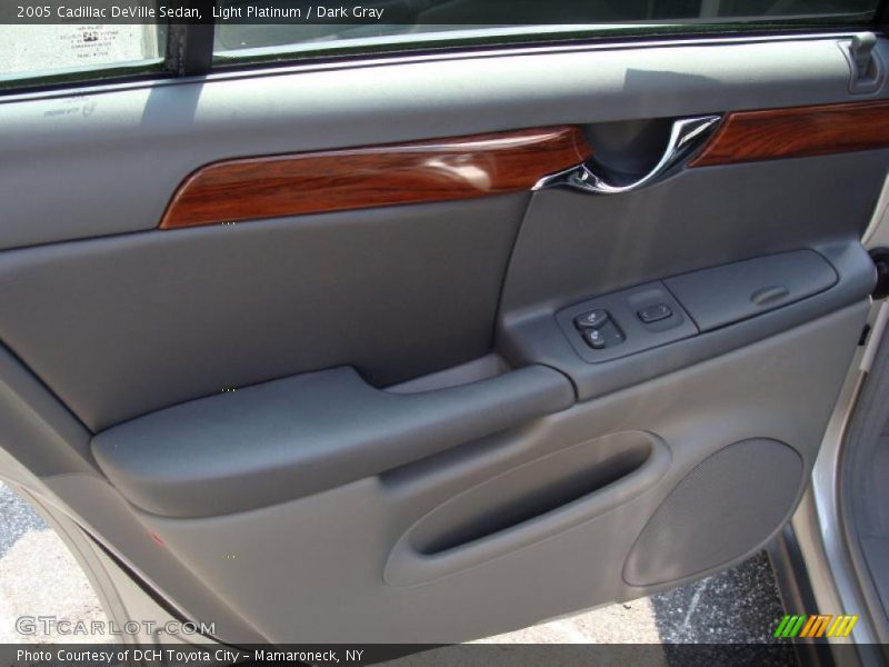 Light Platinum / Dark Gray 2005 Cadillac DeVille Sedan