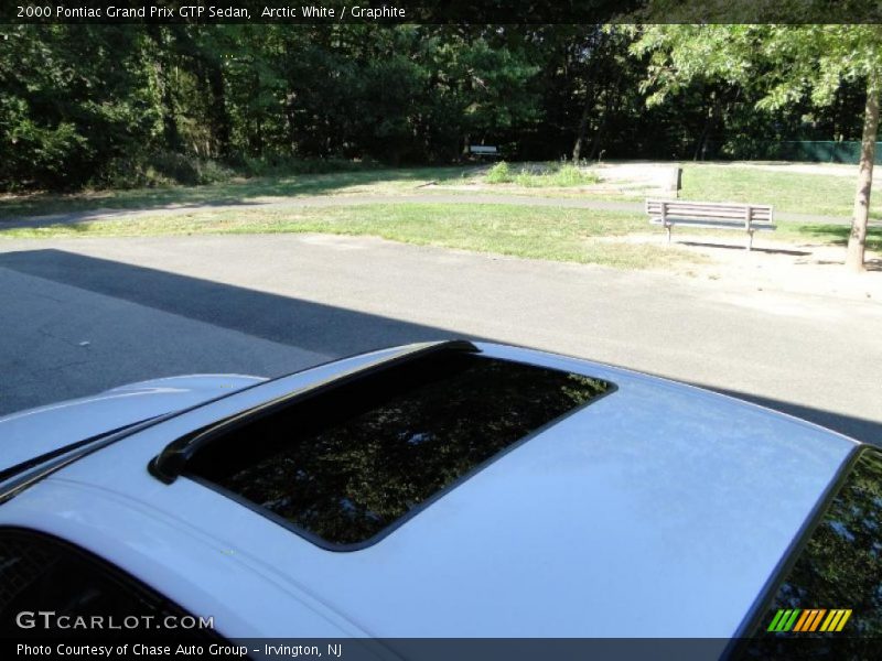 Arctic White / Graphite 2000 Pontiac Grand Prix GTP Sedan