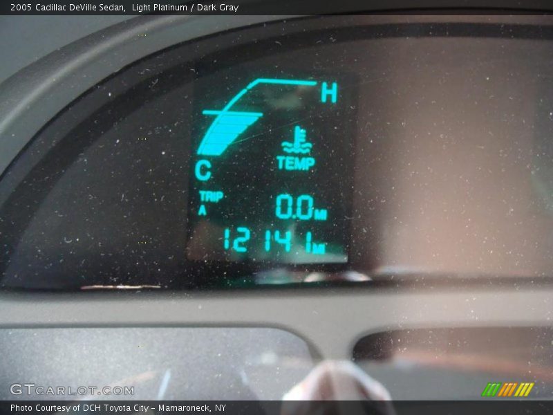 Light Platinum / Dark Gray 2005 Cadillac DeVille Sedan