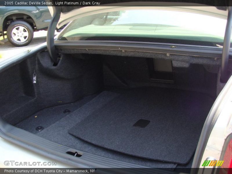Light Platinum / Dark Gray 2005 Cadillac DeVille Sedan