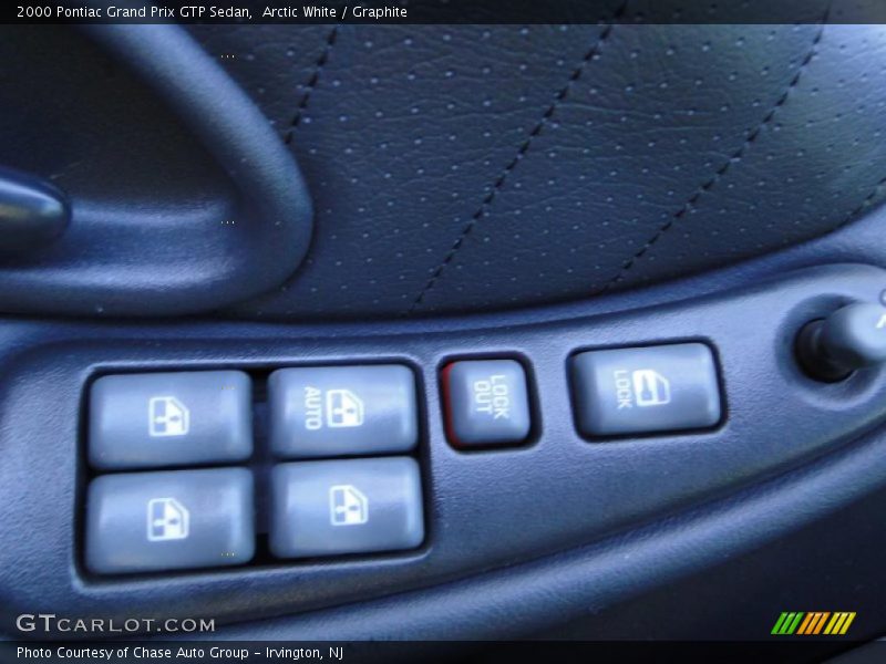 Arctic White / Graphite 2000 Pontiac Grand Prix GTP Sedan