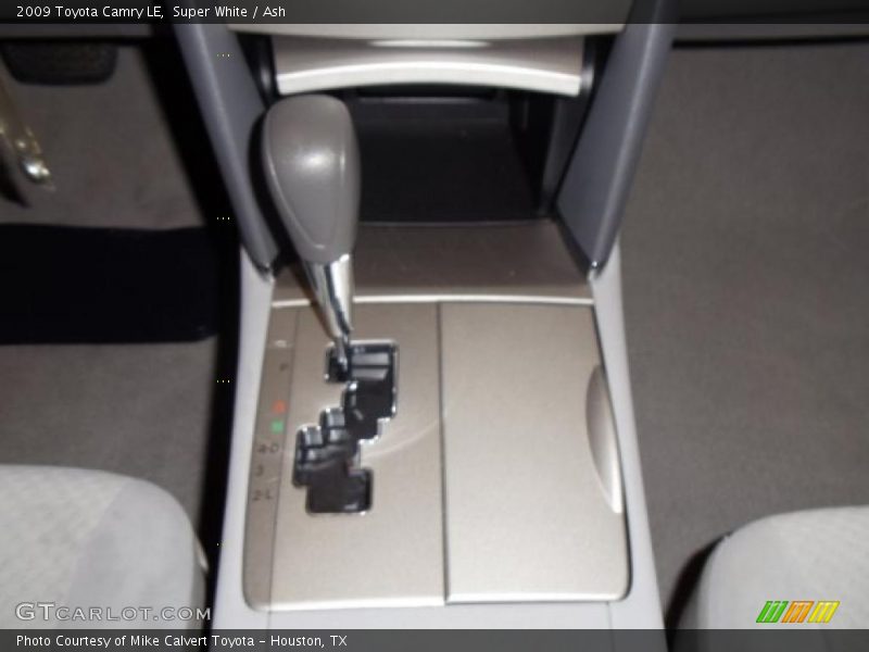 Super White / Ash 2009 Toyota Camry LE