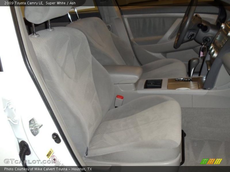 Super White / Ash 2009 Toyota Camry LE