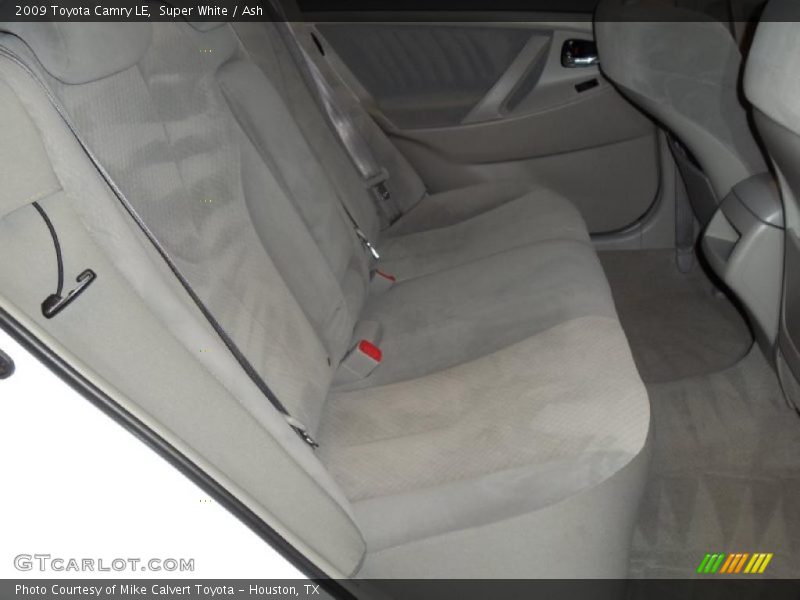 Super White / Ash 2009 Toyota Camry LE