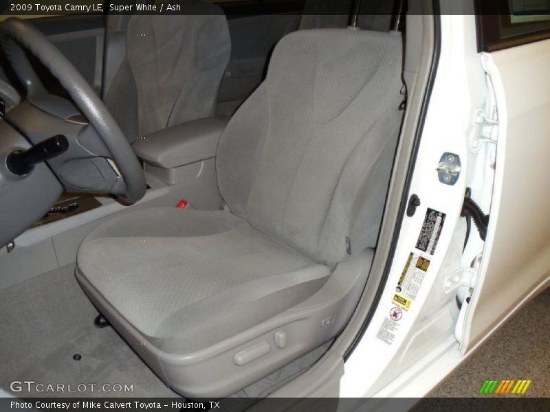Super White / Ash 2009 Toyota Camry LE