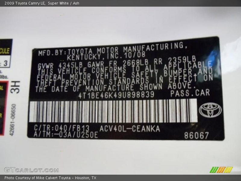Super White / Ash 2009 Toyota Camry LE