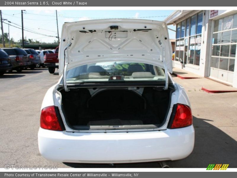 Cloud White / Taupe 2004 Nissan Sentra 1.8 S