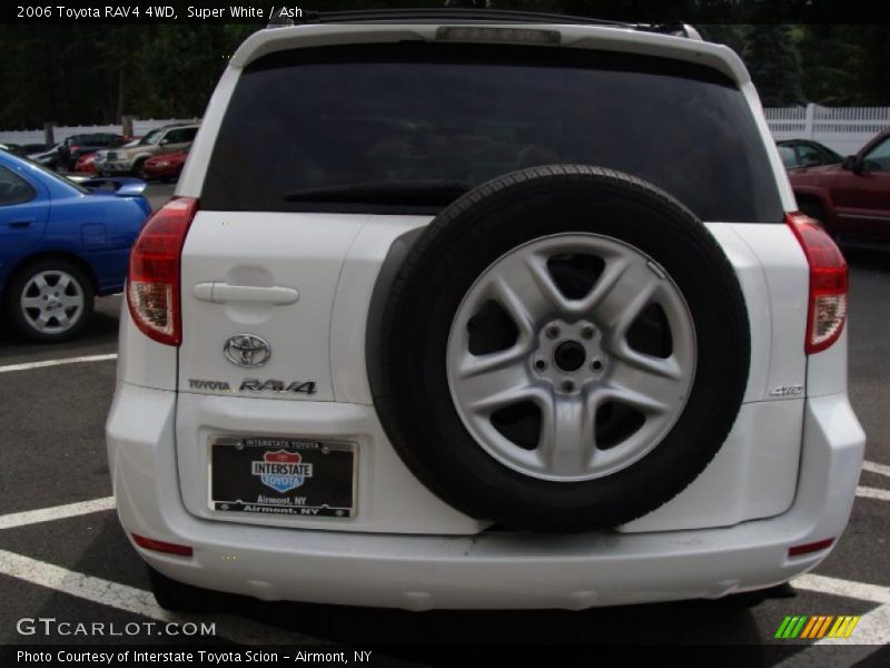 Super White / Ash 2006 Toyota RAV4 4WD