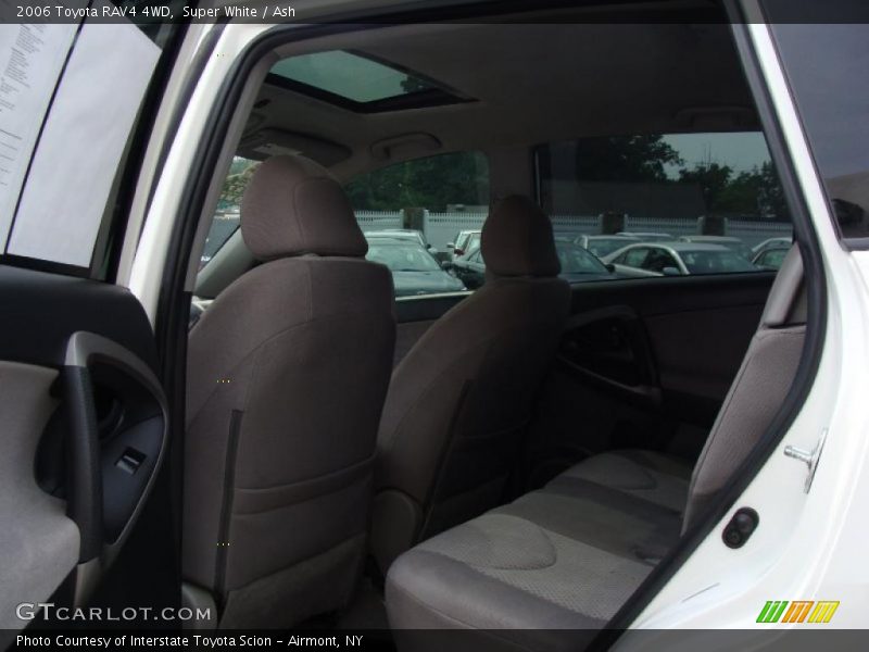 Super White / Ash 2006 Toyota RAV4 4WD
