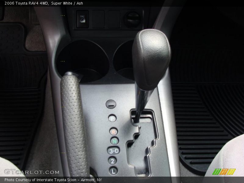 Super White / Ash 2006 Toyota RAV4 4WD
