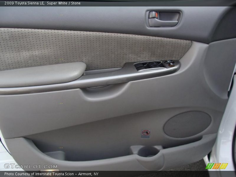 Super White / Stone 2009 Toyota Sienna LE