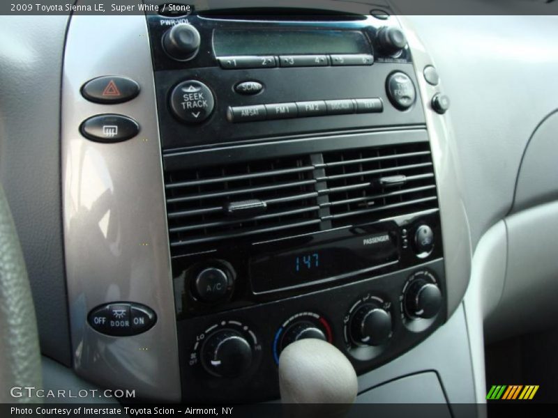 Super White / Stone 2009 Toyota Sienna LE