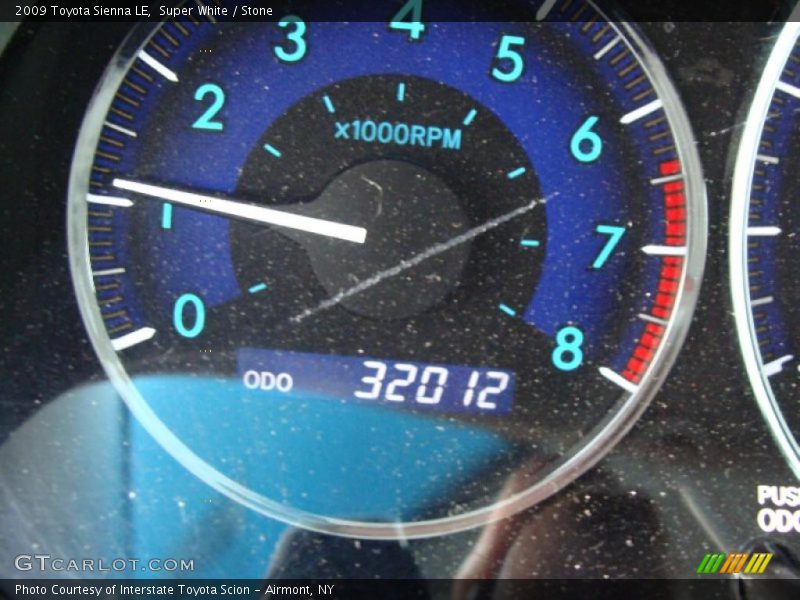 Super White / Stone 2009 Toyota Sienna LE