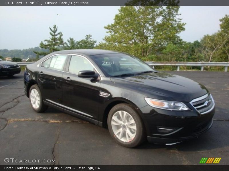 Tuxedo Black / Light Stone 2011 Ford Taurus SEL
