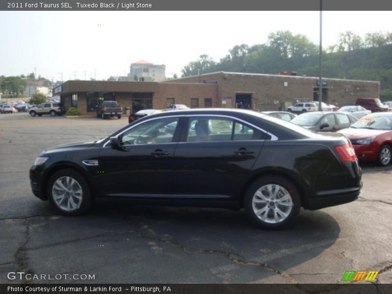 Tuxedo Black / Light Stone 2011 Ford Taurus SEL