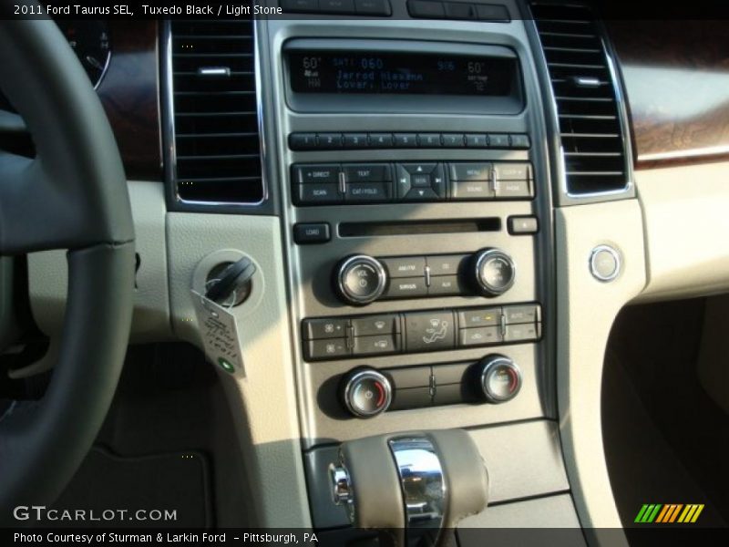 Tuxedo Black / Light Stone 2011 Ford Taurus SEL