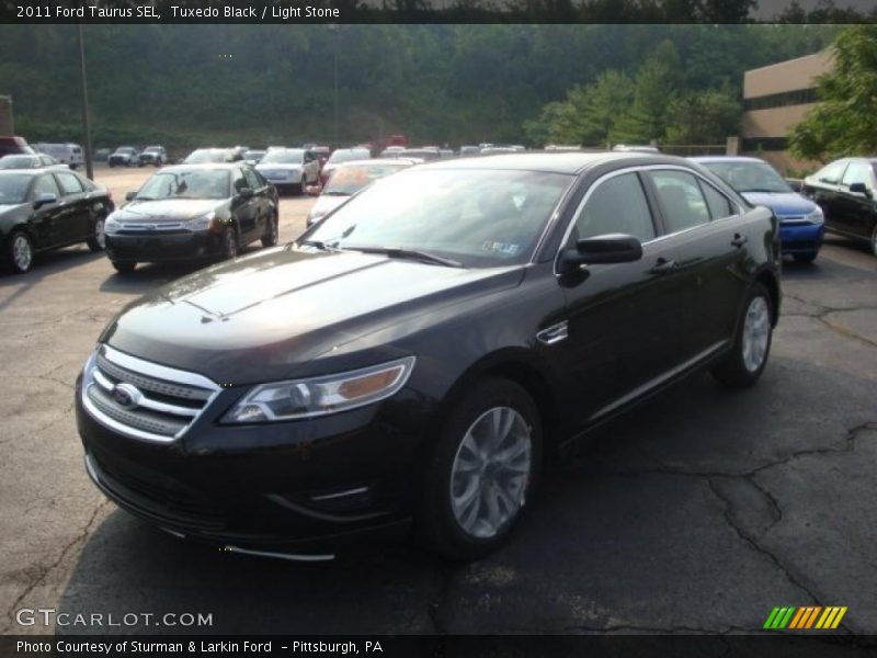 Tuxedo Black / Light Stone 2011 Ford Taurus SEL
